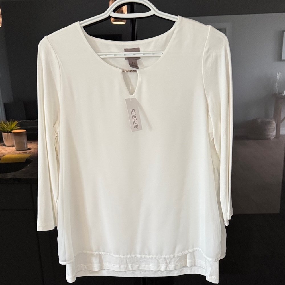 NWT!!🥰💕🎉Chico's Cream Blouse with Keyhole Detail